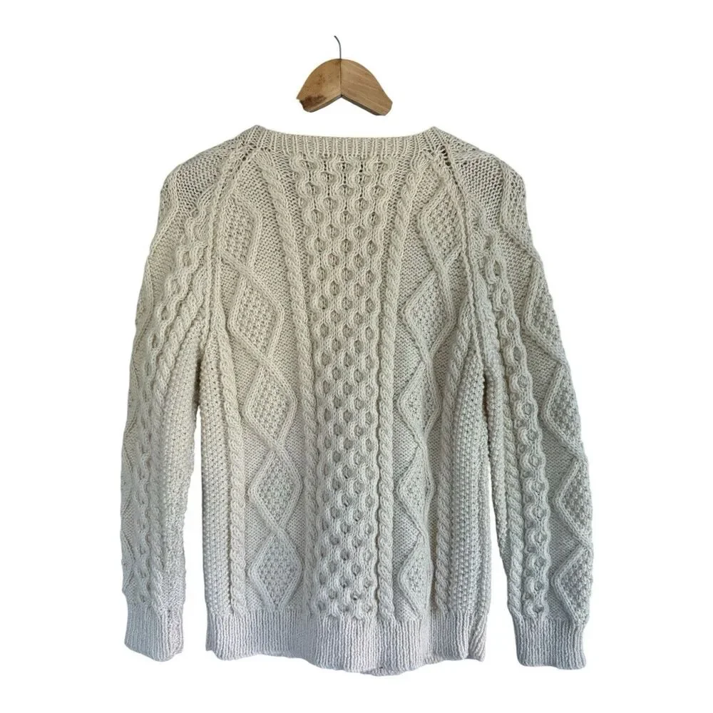 Abbey beige button